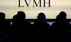 Le logo LVMH Moët Hennessy Louis Vuitton lors de l'assemblée générale annuelle des actionnaires à Paris