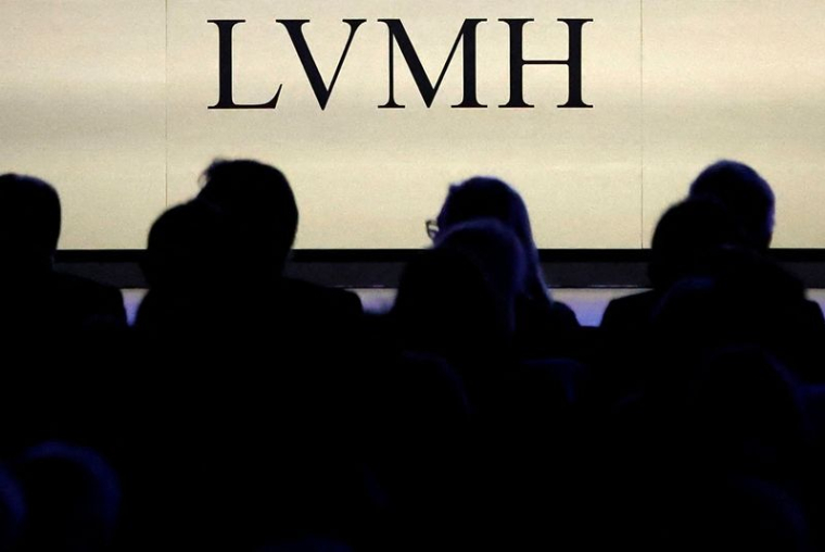Le logo LVMH Moët Hennessy Louis Vuitton lors de l'assemblée générale annuelle des actionnaires à Paris