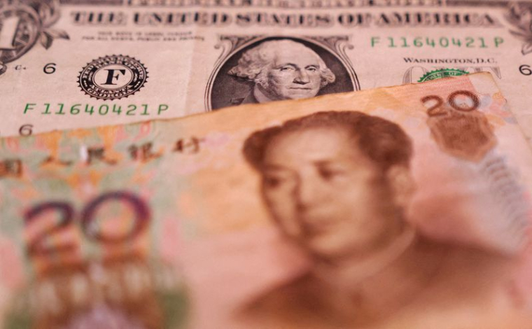 Illustration représentant des billets de banque en dollars américains et en yuans chinois