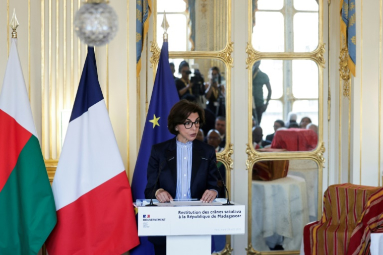 La ministre de la Culture, Rachida Dati lors d'une cérémonie pour la restitution à Magadascar de trois crânes de l'époque coloniale, le 26 août 2025 à Paris ( AFP / STEPHANE DE SAKUTIN )