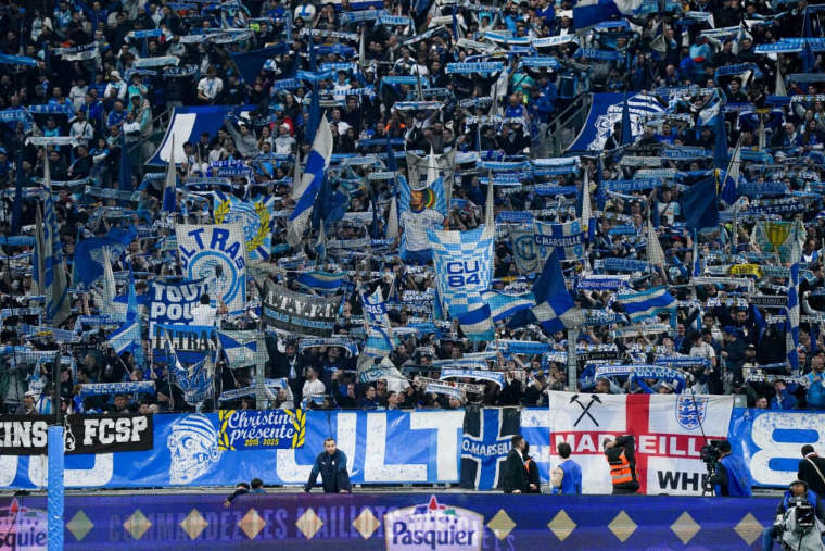 Un groupe de supporters marseillais vide son sac