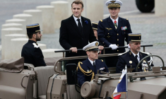 Le président de la République, Emmanuel Macron (G), et le chef d'état major français, le général Fabien Mandon (D), à Paris le 11 novembre 2025  ( AFP / STEPHANE DE SAKUTIN )