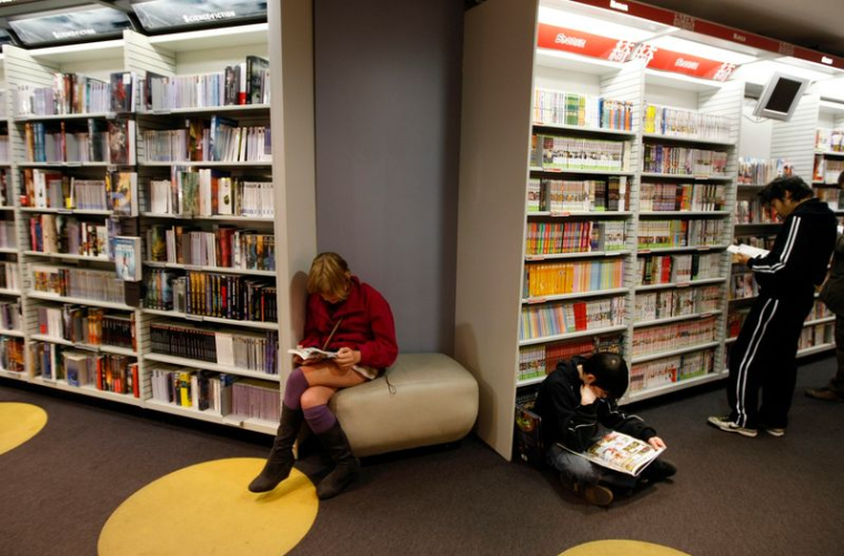FRANCE: LA GRANDE DISTRIBUTION DOIT FERMER SES RAYONS CULTURE