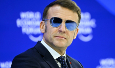 Le président Emmanuel Macron à Davos en Suisse le 20 janvier 2026 ( AFP / Fabrice COFFRINI )