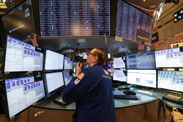 Un opérateur à la Bourse de New York, le 19 mai 2026 ( AFP / TIMOTHY A. CLARY )