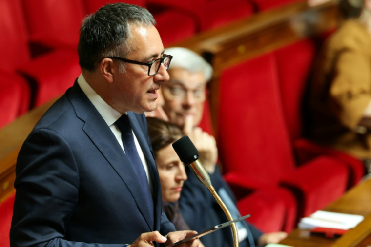 Le député Xavier Albertini prend la parole à l'Assemblée nationale, à Paris, le 16 juin 2026 ( AFP / Thomas SAMSON )