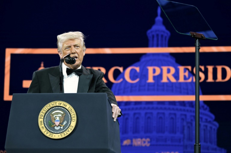 Le président américain Donald Trumplors du "dîner du président" du Comité républicain national du Congrès (NRCC) à Washington, le 8 avril 2025 ( AFP / SAUL LOEB )