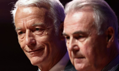 Le dirigeant du MEDEF, Patrick Martin, et le président de l'U2P, Michel Picon, accueillent des membres de différents partis politiques français