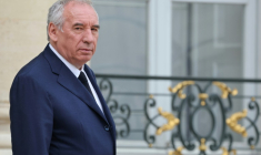 Le Premier ministre, François Bayrou, quitte le Conseil des ministre le 16 juillet 2025 ( AFP / Ludovic MARIN )