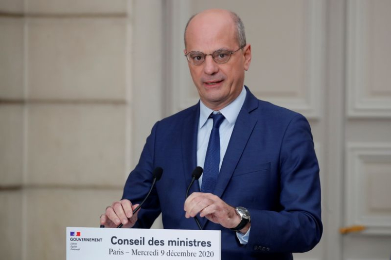 LA FRANCE VA RECRUTER DES ÉTUDIANTS POUR LES TESTS SALIVAIRES DANS LES ÉCOLES