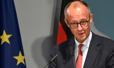 Le chancelier allemand Friedrich Merz s'exprimant devant la conférence annuelle des ambassadeurs allemands, à Berlin, le 8 septembre 2025 ( POOL / RALF HIRSCHBERGER )