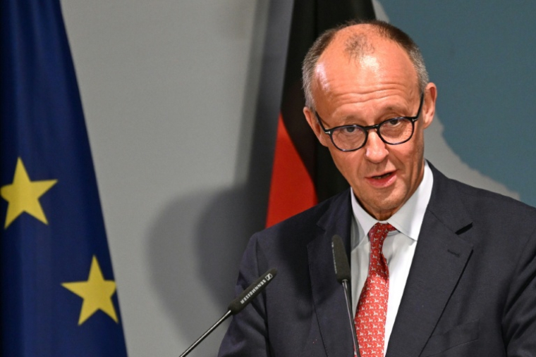 Le chancelier allemand Friedrich Merz s'exprimant devant la conférence annuelle des ambassadeurs allemands, à Berlin, le 8 septembre 2025 ( POOL / RALF HIRSCHBERGER )