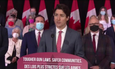Une semaine après la tuerie à Uvalde, Justin Trudeau veut interdire les armes de poing au Canada