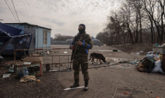 LA RUSSIE DIT RÉDUIRE SES OPÉRATIONS DANS LE NORD DE L'UKRAINE, KYIV PROPOSE SA NEUTRALITÉ