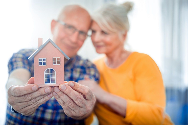 Le logement des seniors est un sujet central pour les années à venir (Crédits photo : Adobe Stock - )