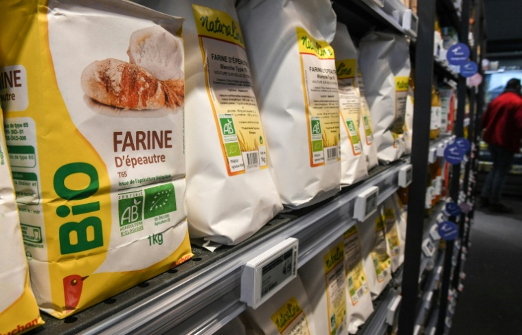 En particulier ce premier semestre, les ventes ont crû de 9,3% en magasins spécialisés bio, mais aussi de 2% en grande distribution, où se font la moitié des achats ( AFP / DENIS CHARLET )