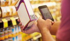 (Crédits photo : Adobe Stock - QR code sur les emballages dans les supermarchés)