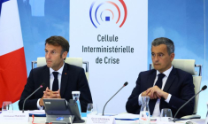 Le président français Emmanuel Macron et le ministre de l'Intérieur et des Outre-mer Gérald Darmanin à Paris, en France