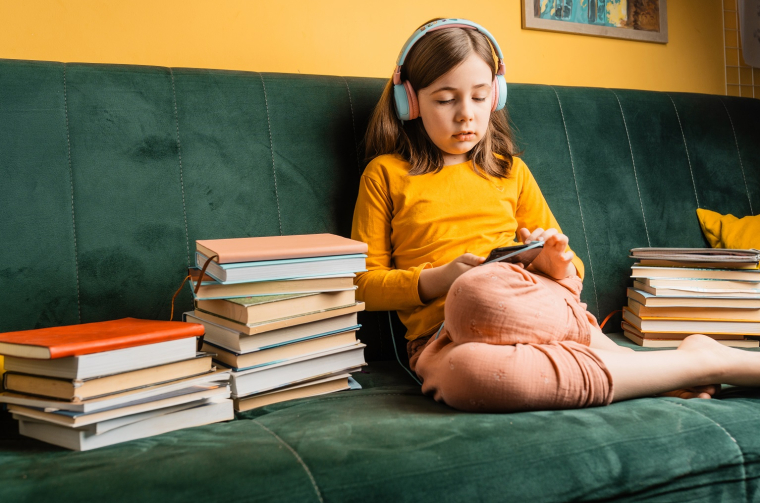 33% des Français ont écouté au moins un livre audio au cours des 12 derniers mois. (crédit : Adobe Stock)