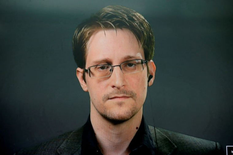 RUSSIE: SNOWDEN OBTIENT UN PERMIS DE SÉJOUR PERMANENT