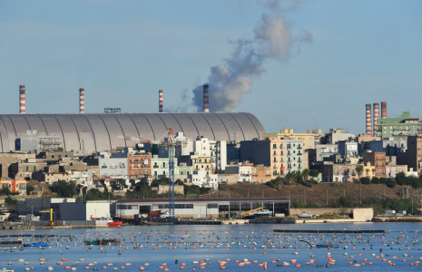 L'aciérie ex-Ilva de Tarente, en Italie. ( AFP / ANDREAS SOLARO )