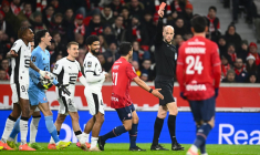 L'arbitre Eric Wattellier explique la raison de l'expulsion d'Alexsandro