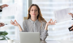 Depuis quelques années, les entreprises multiplient les services supplémentaires sur le lieu de travail pour favoriser le bien-être de leurs salariés. crédit photo : fizkes/Shutterstock / fizkes