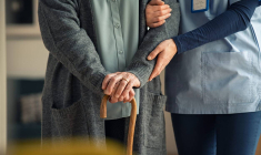 Maison de retraite : comment choisir l’établissement adapté à ses besoins ? / iStock.com - Ridofranz
