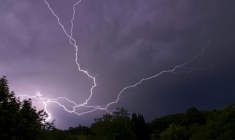 Six départements du sud-est de la France sont placés jeudi soir en vigilance orange pour les orages ( AFP / GUILLAUME SOUVANT )
