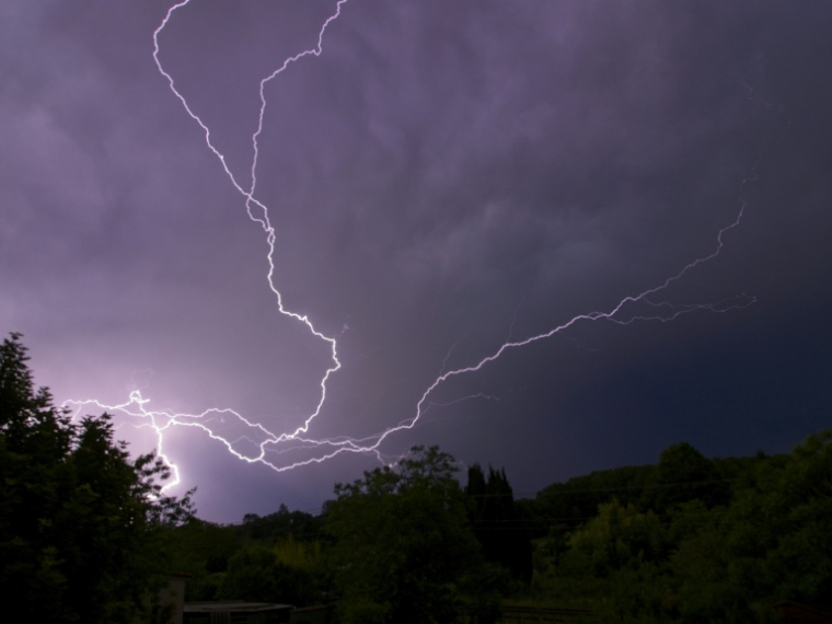 Six départements du sud-est de la France sont placés jeudi soir en vigilance orange pour les orages ( AFP / GUILLAUME SOUVANT )
