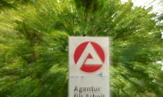 Le logo de l'Agence fédérale pour l'emploi à Essen (ouest) le 22 juillet 2026  ( AFP / Ina FASSBENDER )