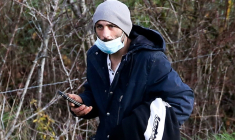 Cédric Jubillar, le mari de Delphine Jubillar, disparue depuis le 15 décembre, participe à une opération de recherche organisée par les gendarmes dans le bois de Milhars, le 23 décembre 2020 à Cagnac-les-Mines, dans le Tarn ( AFP / Fred SCHEIBER )