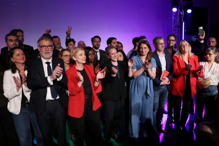 Des responsables de gauche dont Olivier Faure, le premier secrétaire du PS, et Marine Tondelier, la secrétaire nationale des Ecologistes, lors du meeting du Front populaire 2027, le 5 mai 2026 à Paris  ( AFP / Xavier GALIANA )