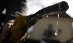 La France ne souffre "pas de pénurie de carburant" malgré la guerre au Moyen-Orient, assure le gouvernement ( AFP / SEBASTIEN BOZON )