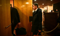 Le maire de Saint-Etienne Gaël Perdriau arrives au tribunal de Lyon le 22 septembre 2025 ( AFP / OLIVIER CHASSIGNOLE )