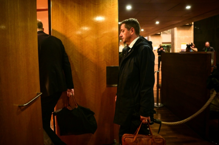 Le maire de Saint-Etienne Gaël Perdriau arrives au tribunal de Lyon le 22 septembre 2025 ( AFP / OLIVIER CHASSIGNOLE )