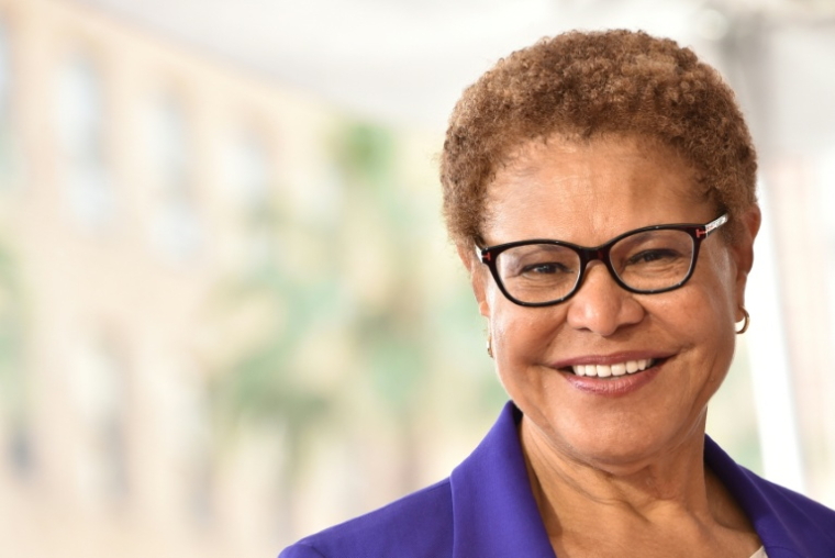 La maire démocrate de Los Angeles, Karen Bass, à Hollywood, Californie, le 4 juin 2026 ( AFP / Chris DELMAS )