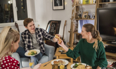 Proposer un logement en colocation, les avantages-iStock-DGLimages