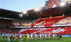 Les tribunes aux couleurs de la Suisse avant le quart de finale de l'Euro contre l'Espagne, le 18 juillet 2025 à Bern ( AFP / SEBASTIEN BOZON )