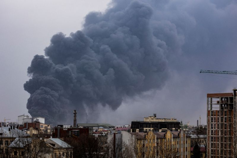UKRAINE: TROIS EXPLOSIONS ENTENDUES PRÈS DE LVIV, DIT UN RESPONSABLE MUNICIPAL