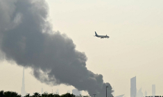 Un avion Emirates aux abords de l'aéroport de Dubai, le 16 mars 2026 (illustration) ( AFP / STR )