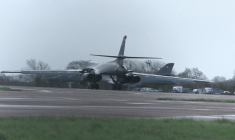 Des bombardiers américains B-1 décollent d'une base britannique