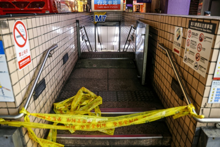 Photo prise par l'agence de presse taïwanaise CNA dans la station de métro Gare centrale après les attaques du 19 décembre 2025 à Taipei ( Central News Agency (CNA) / CHENG CHING-YUAN )