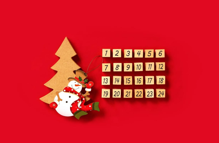 (Crédits photo : Adobe Stock - Calendrier de l'avent qui annonce l'approche de Noël)