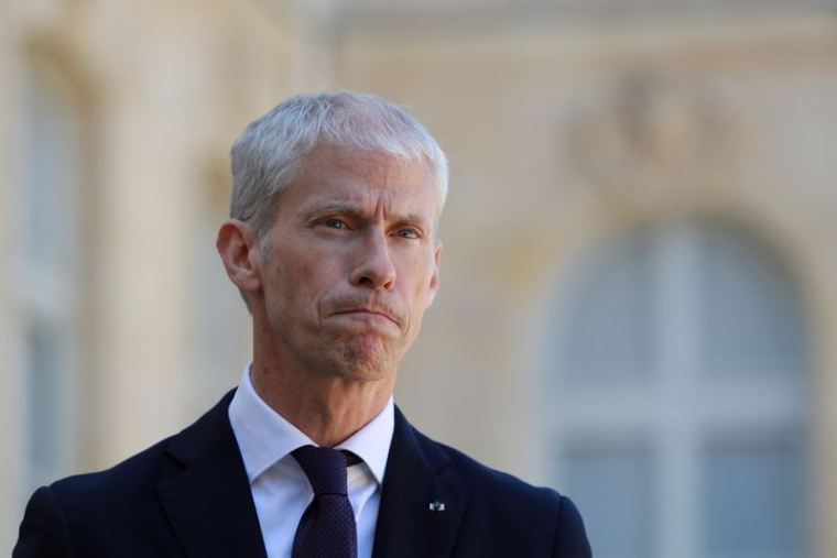 FRANCE: RIESTER DIT ÊTRE POSITIF AU COVID-19, SE PLACER À L'ISOLEMENT