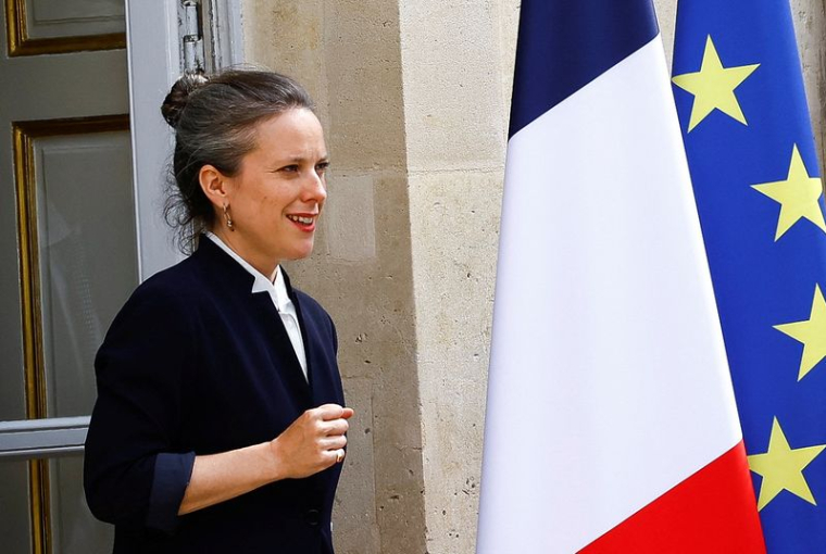 Le président français Emmanuel Macron rencontre les chefs de parti en vue de discuter de la nomination d'un nouveau premier ministre