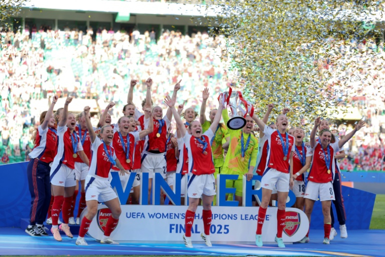 Les joueuses d'Arsenal sacrées championnes d'Europe en battant Barcelone, le 24 mai 2025 à Lisbonne ( AFP / FILIPE AMORIM )