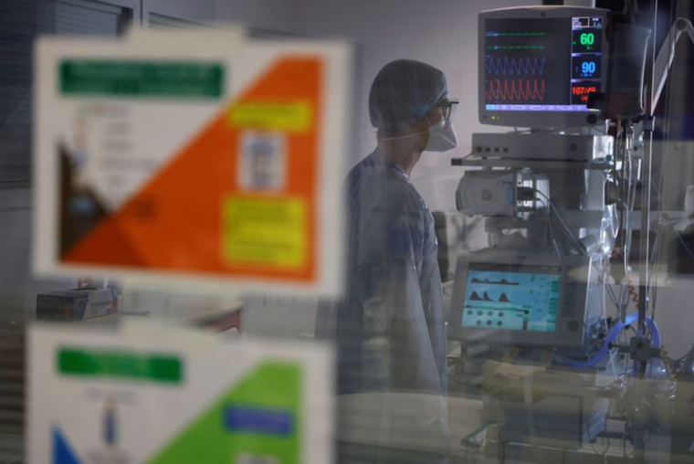 CORONAVIRUS: LA FRANCE DÉPASSE LE SEUIL D'UN MILLION DE PERSONNES INFECTÉES