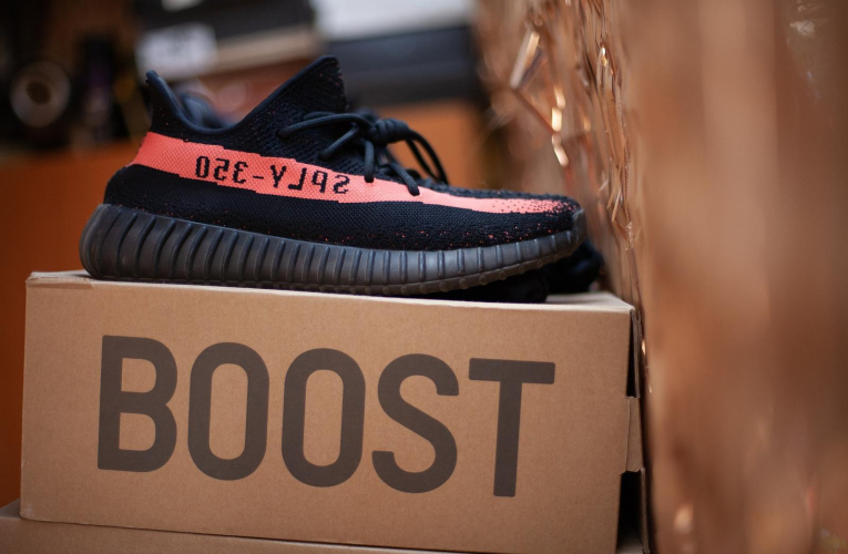 Les adidas Yeezy Boost 350 seraient les baskets les plus contrefaites au monde. (illustration) (Pixabay / andreimihaiducu)