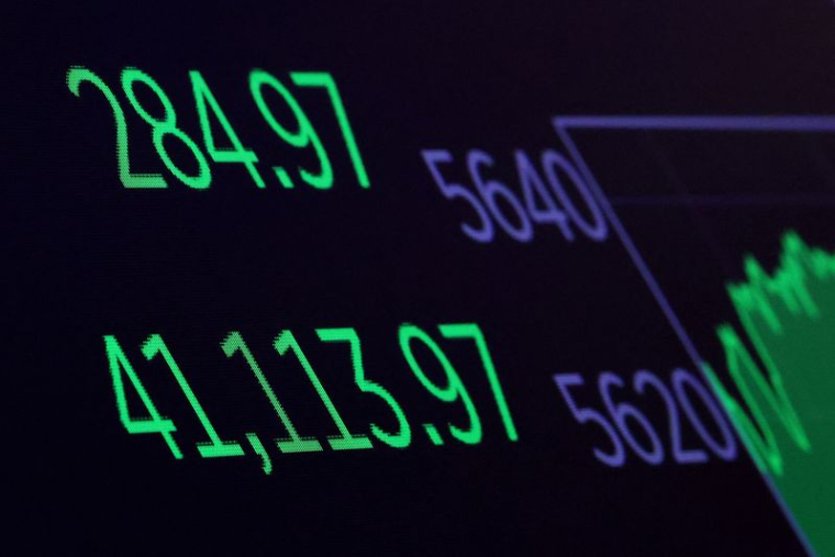 Des traders travaillent sur le parquet de la Bourse de New York (NYSE)